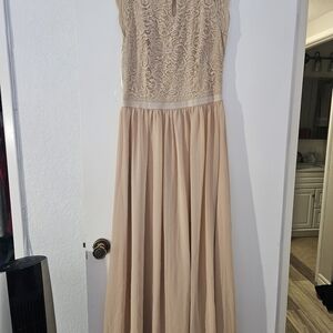 Elegant Lace Sleeveless Dress in Cream